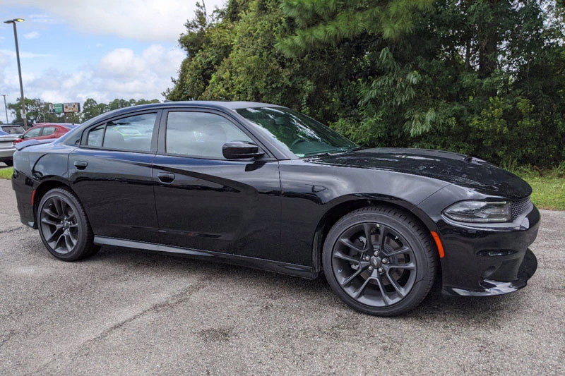 10. Dodge Charger R/T 2020 (giá khởi điểm: 36.395 USD).