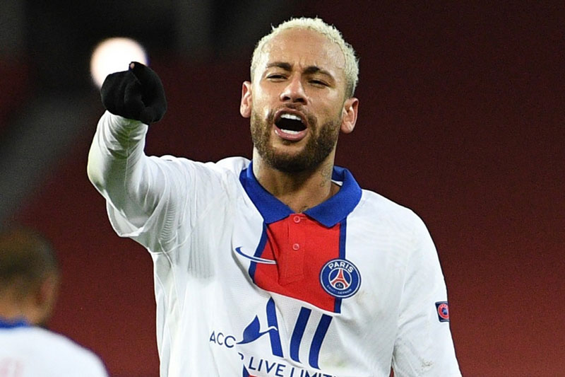 Tỏa sáng giúp PSG nhấn chìm M.U, Neymar bỗng 'nhớ' Messi