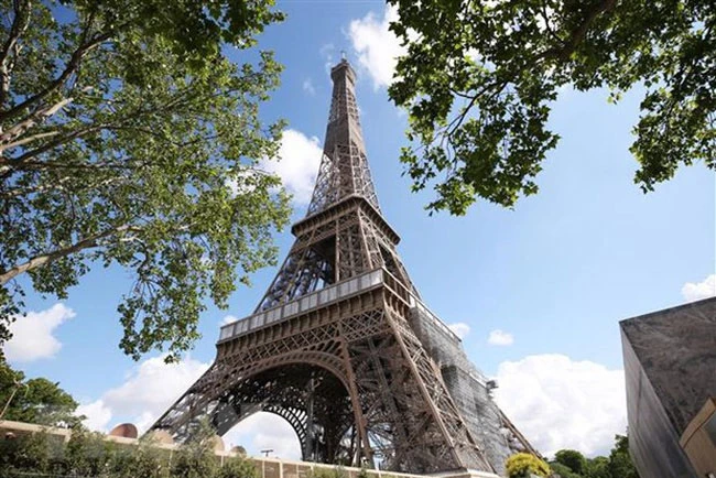 Tháp Eiffel tại thủ đô Paris, Pháp. Ảnh: THX/TTXVN.
