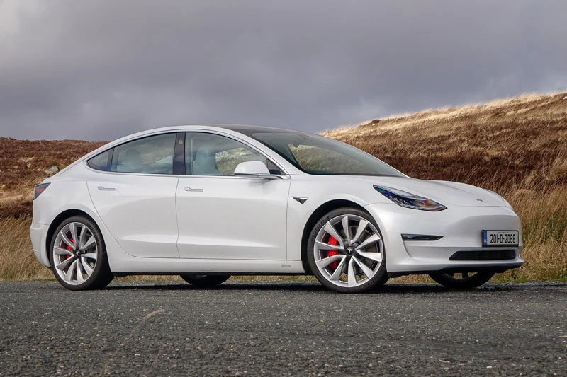 3. Tesla Model 3 2020 (giá khởi điểm: 39.990 USD).