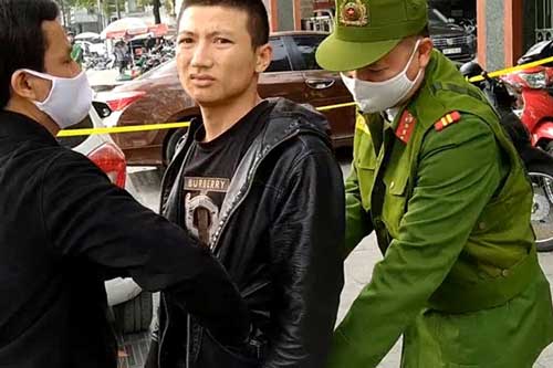 Hà Nội: Vẻ mặt "tươi cười" bất thường của nam thanh niên giấu ma túy