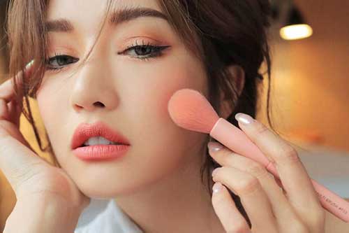 Bí quyết tạo lớp nền hoàn hảo cho nàng da dầu