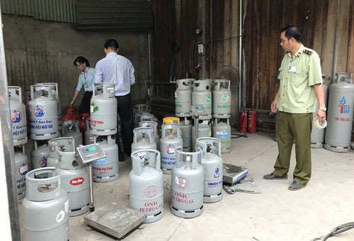 Nhức nhối vấn nạn 'mài vỏ, cắt tai' bình gas