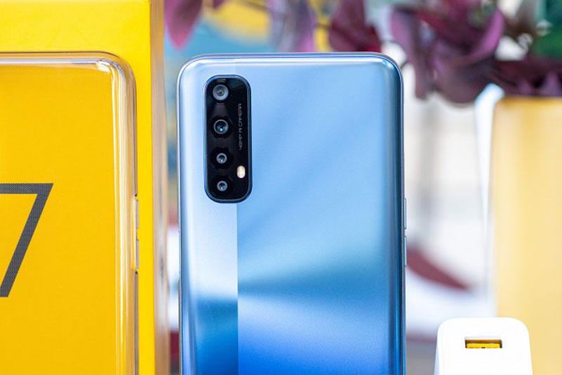 Cận cảnh Realme 7 5G: RAM 8 GB, pin 5.000 mAh, sạc 30W, giá hấp dẫn