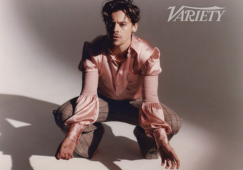 Thành viên One Direction gây sốc khi mặc váy áo phụ nữ