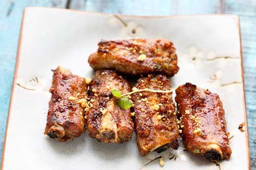 Món sườn nướng tỏi bằng nồi chiên không dầu, cả nhà ăn "không biết mệt"