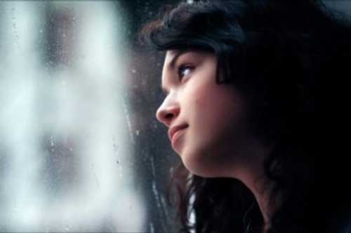 Đang ngồi khóc lóc với mẹ thì anh trai về, tôi chột dạ sợ hãi ngờ đâu câu đầu tiên anh nói làm tôi giật mình sững sờ