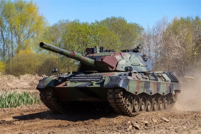 NATO tháo rời gần 500 chiếc xe tăng Leopard-1 để... bán phế liệu - ảnh 1