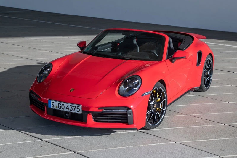 Porsche 911 Turbo S Cabriolet 2021.