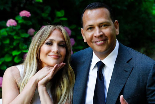 Jennifer Lopez hoãn cưới hai lần vì Covid-19