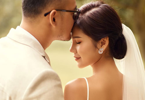 Thu Hoài: 'Yêu 3 tháng, chúng tôi nghĩ ngay đến chuyện kết hôn'