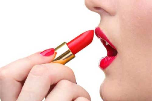 Những thành phần độc hại của son môi bạn gái không ngờ
