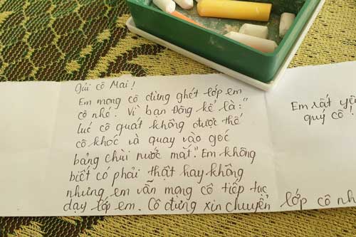 Sợ cô giáo chuyển lớp vì học sinh quá nghịch, nữ học trò gửi "tâm thư" níu chân giáo viên