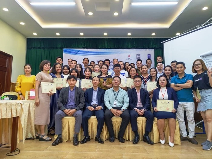 Kết thúc khóa đào tạo, các Học viên được trao Giấy chứng nhận do Hiệp hội Doanh nghiệp nhỏ và vừa Việt Nam và Chương trình phát triển liên hợp quốc (UNDP) chứng nhận.
