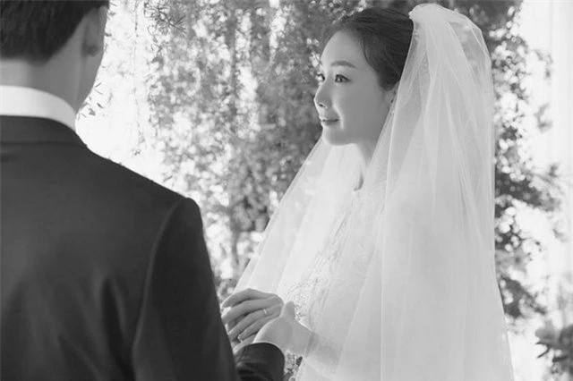 Choi Ji Woo trong tấm ảnh cưới năm 2018.