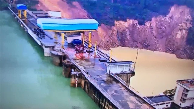 Sạt lở khoảng 5.000 m3 đất ở thủy điện Hương Điền - Ảnh 2.