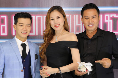 Thiên Bảo đi sự kiện cùng vợ kém 15 tuổi