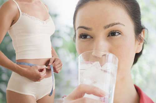 Đây chính là 4 kiểu uống nước thông minh, giúp chị em hút mỡ thừa nhanh chóng