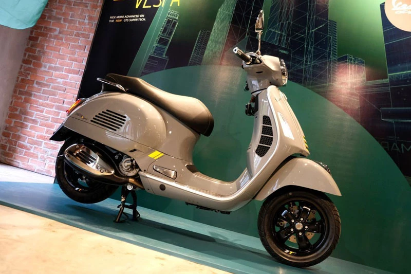 Vespa GTS 300 HPE Super Tech 2021.