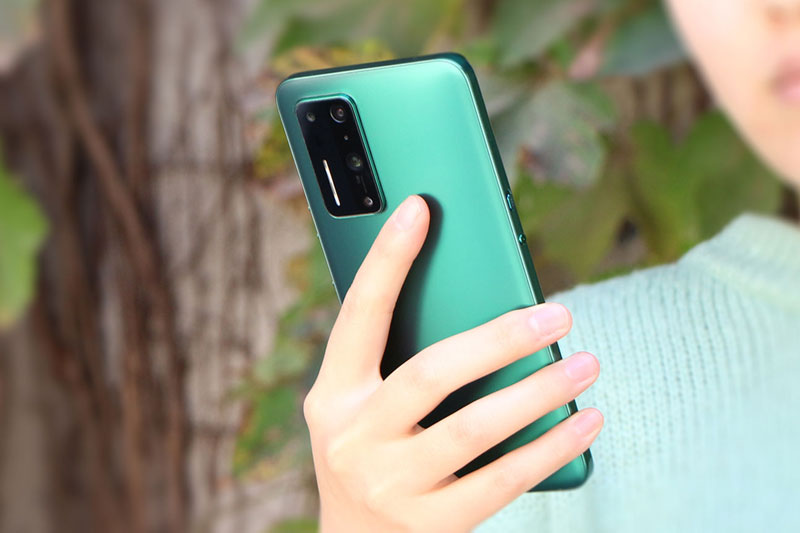 Cận cảnh smartphone chip S865, RAM 16 GB, sạc siêu tốc, giá hấp dẫn