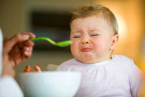 Sai lầm khi chế biến đồ ăn cho bé khiến con càng ăn càng còi cọc