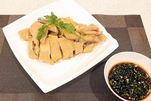 Tuyệt chiêu luộc gà và pha nước chấm bằng nước tương ngon mê mẩn