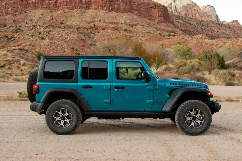 10. Jeep Wrangler (giá khởi điểm: 28.295 USD).