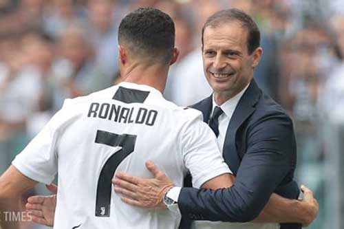 'Ronaldo có một cái đầu khác với tất cả mọi người'