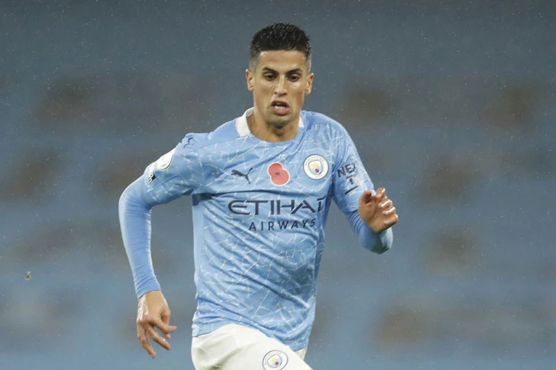 Hậu vệ phải: Joao Cancelo (Man City).