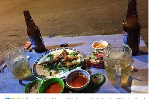 Chồng đi nhậu tới nửa đêm còn gọi livestream hô “chưa say chưa về”, vợ dửng dưng quay camera điện thoại xung quanh mà khiến chàng tái mặt cuống quýt về ngay