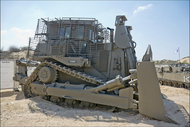 Israel trang bị hệ thống phòng thủ tên lửa cho... xe ủi dã chiến