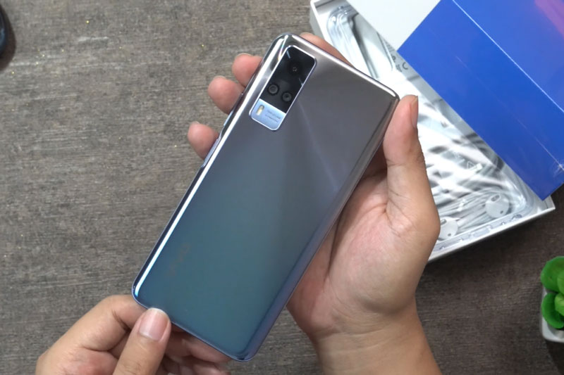 Trên tay Vivo Y51 2021: RAM 8 GB, pin 5.000 mAh, giá ‘mềm’