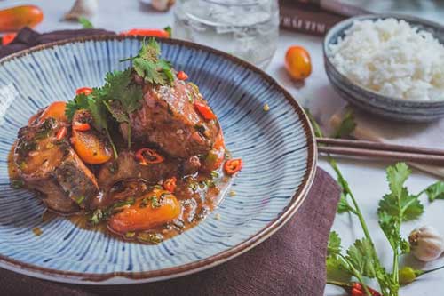 Làm cá chiên giòn sốt me ngon lạ miệng ngày mưa