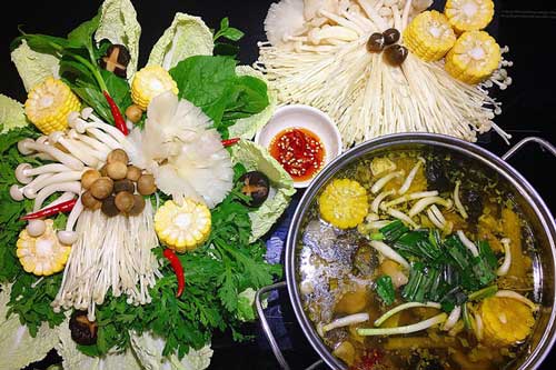 Bí quyết làm lẩu gà nấm ngon hơn nhà hàng