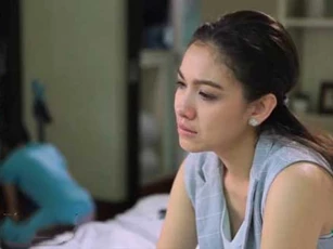 Tôi sững người khi biết lý do mẹ chồng luôn nhắc đứng ra một góc trong mỗi lần chụp ảnh gia đình