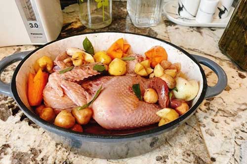 Tuyệt chiêu làm gà hầm rượu vang lạ miệng kiểu Pháp