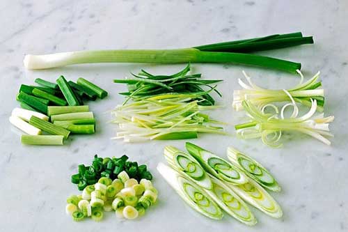 Điều gì xảy ra khi ăn hành lá mỗi ngày?