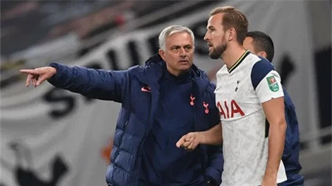 Tottenham vs Arsenal: Mourinho đau đầu về Kane