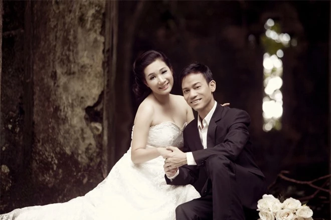 Ảnh cưới của Thanh Thanh Hiền và ca sĩ Chế Phong, con trai của danh ca Chế Linh.