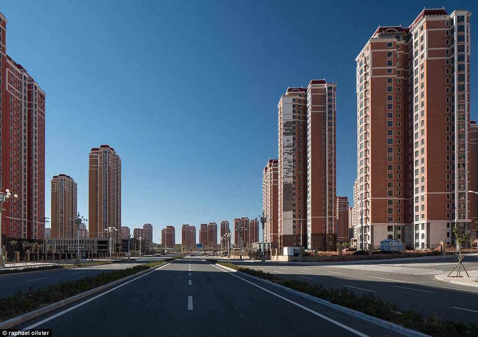 Bên trong "thành phố ma" lớn nhất thế giới