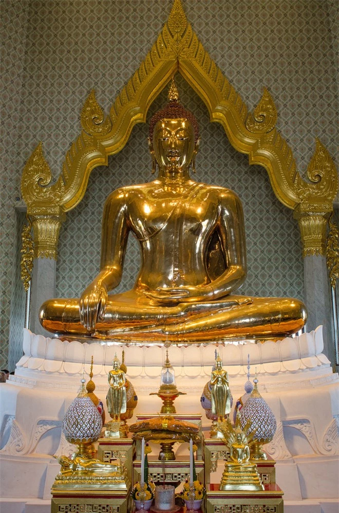 Xe cẩu đứt dây làm bức tượng Phật 5,5 tấn rơi xuống đất - Điều bất ngờ lộ ra khiến người chứng kiến kinh ngạc - Ảnh 2.