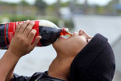 Điều gì xảy ra trong cơ thể sau một giờ tiêu thụ 1 lon Coca Cola?