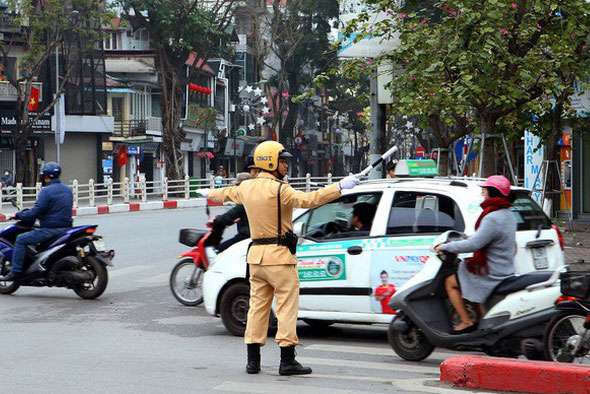 Tăng cường kiểm tra, xử lý vi phạm về dừng đỗ sai quy định