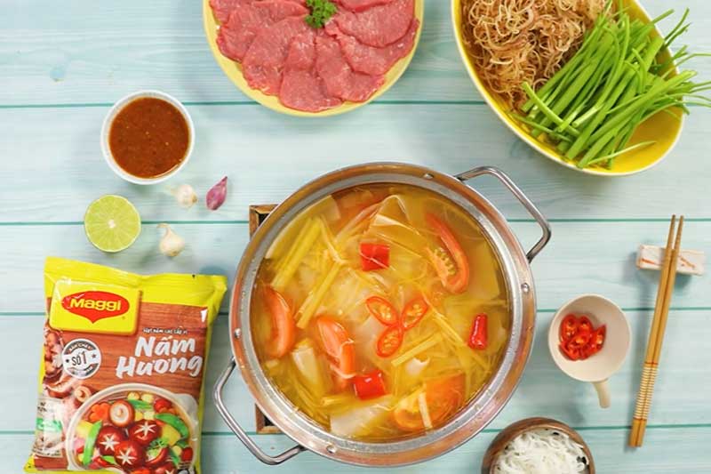 Hướng dẫn nấu lẩu bò măng chua cho bữa ăn thêm ấm áp 