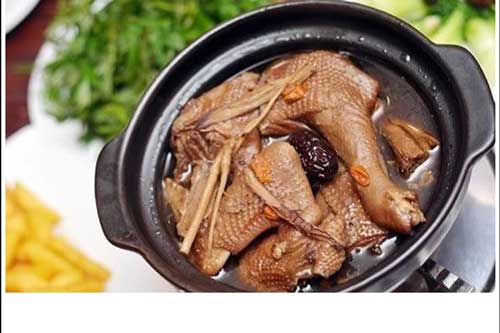 Làm gà tần thuốc bắc bổ dưỡng khởi động tuần mới đầy năng lượng