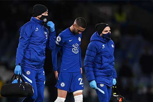 Chelsea phải "trả giá đắt" cho ngôi đầu bảng Premier League