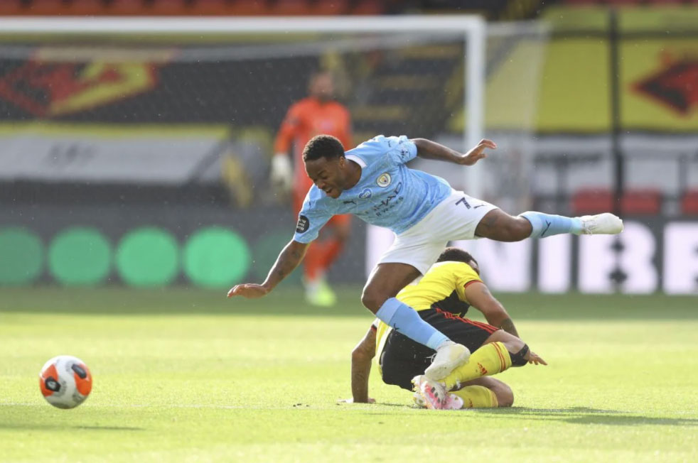 Sterling trở thành 'vua kiếm penalty' trong lịch sử Premier League