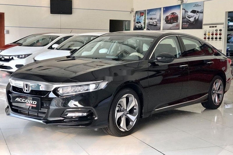 Ô tô nhập cuối năm thừa khuyến mại vẫn kén khách