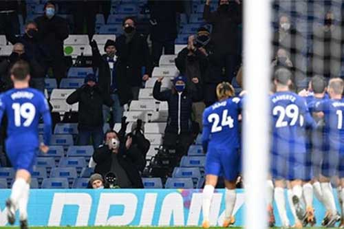 Khán giả tới sân ảnh hưởng thế nào đến các trận đấu ở Premier League?