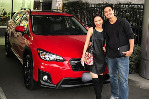 Mắc kẹt ở Mỹ vì dịch Covid-19, vợ chồng Baggio - Quỳnh Trâm tranh thủ tậu xế hộp mới